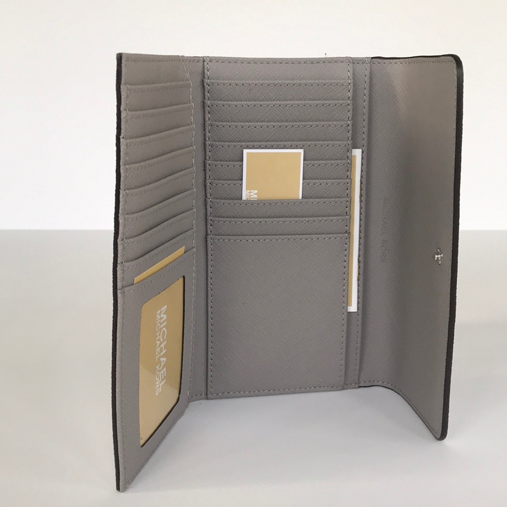 Michael Kors Jet Set Travel trifold white wallet - Picture 3 of 7